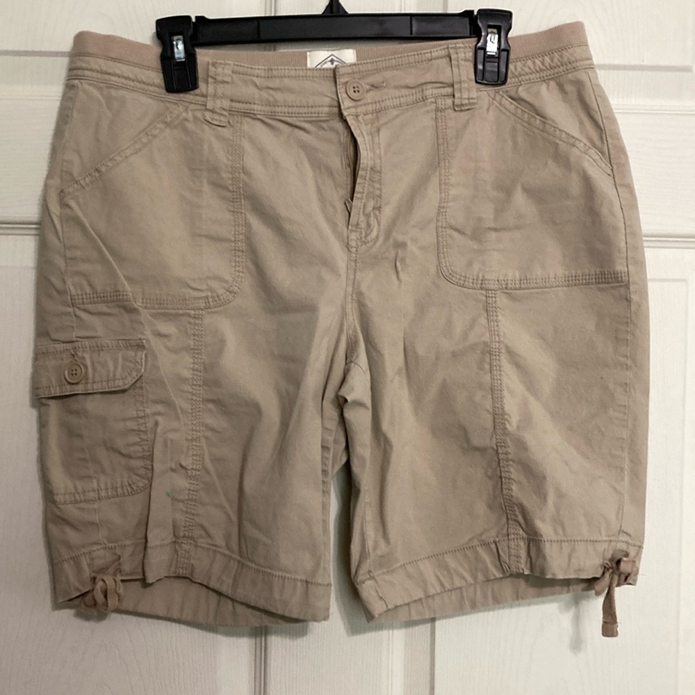 St. John’s bay Bermudan cargo khaki shorts size 14P